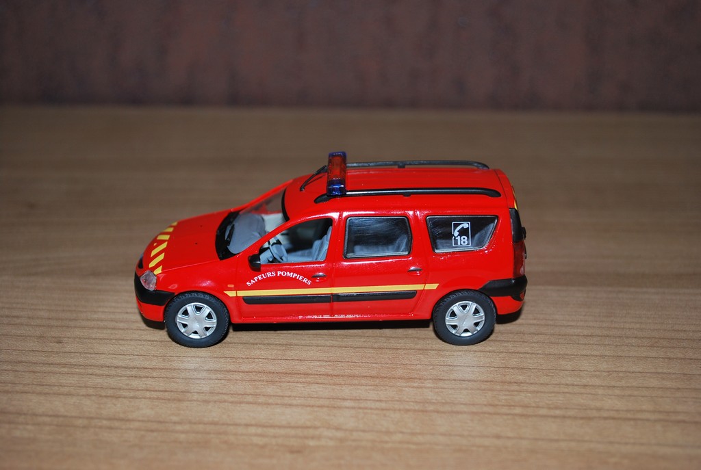 Renault Dacia Logan MCV Pompier 20082.JPG