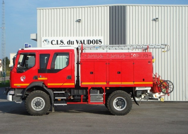 10. SAINT PARRES LES VAUDES. CCR RENAULT MIDLUM CAMIVA. 1.JPG