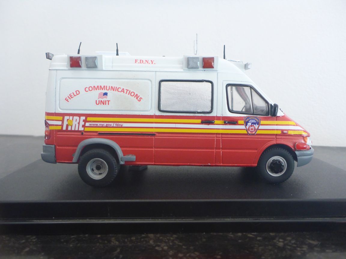 US FDNY Freightliner Sprinter Field Com3.JPG