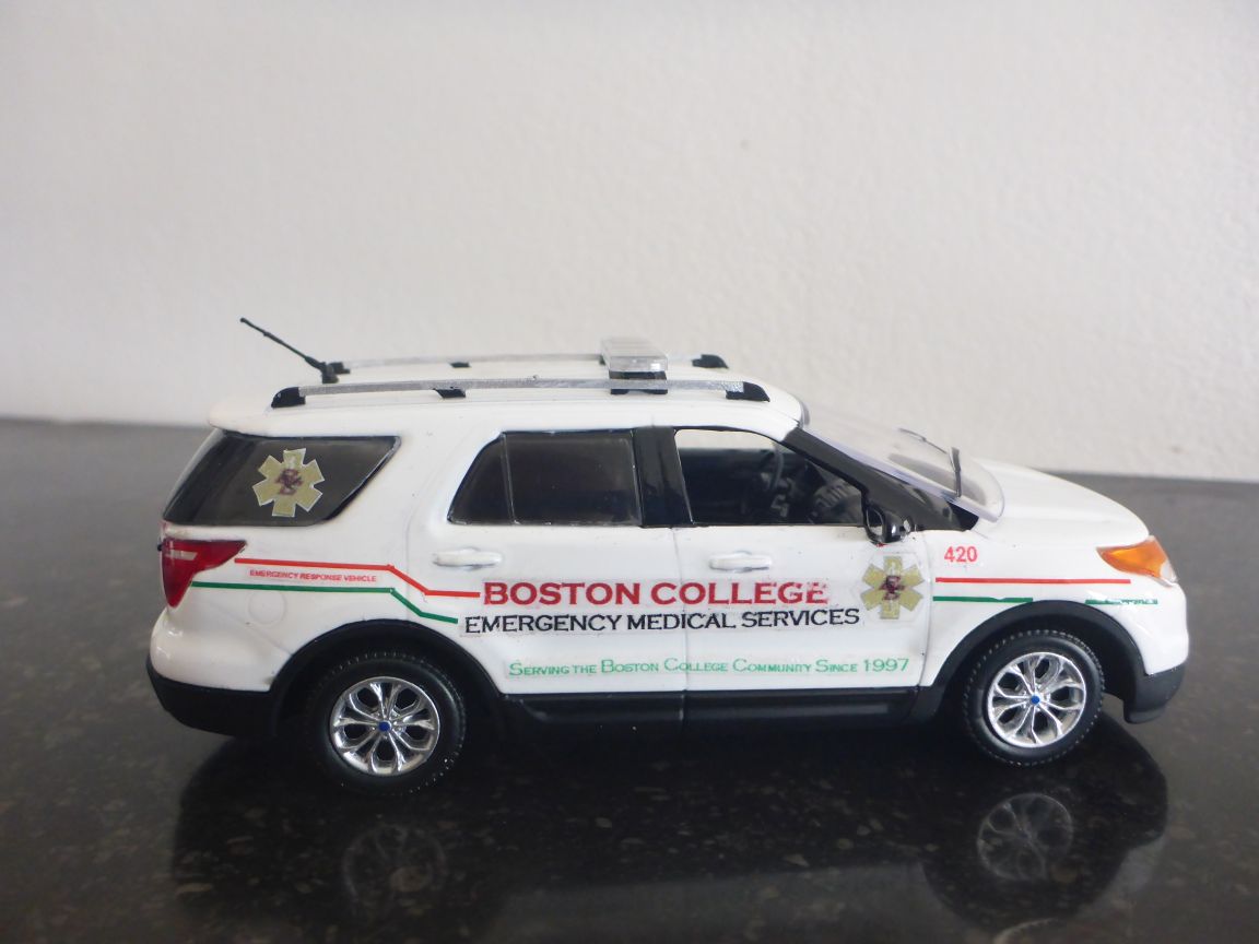 US Boston Ford Explorer 2015 Boston Collège EMS.JPG