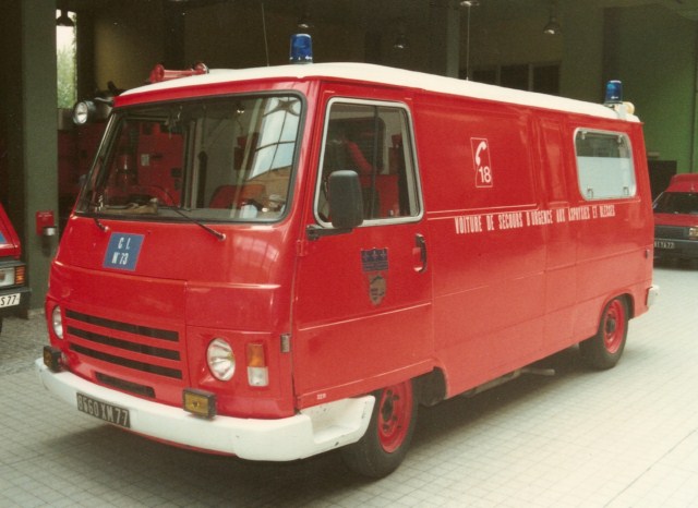 VSAB Peugeot J9 rallongé Pourtout [640x480].jpg
