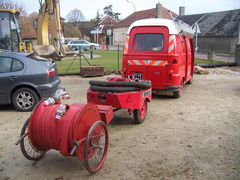 10 Vauxchassis Estafette VTU A.jpg