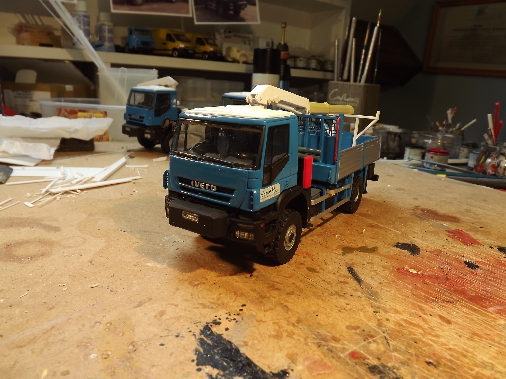 iveco ERDF grue 2e bras et peinture 001.JPG