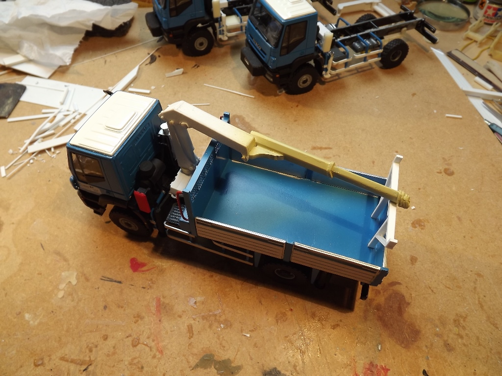 iveco ERDF grue 2e bras et peinture 005.JPG