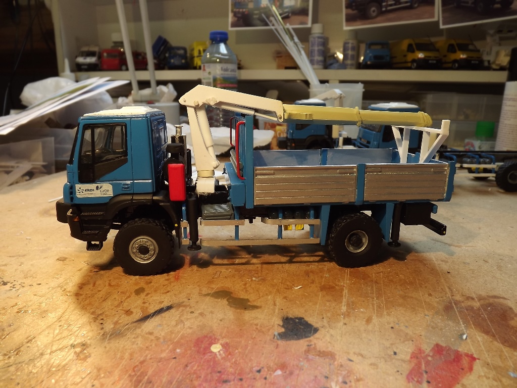 iveco ERDF grue 2e bras et peinture 002.JPG