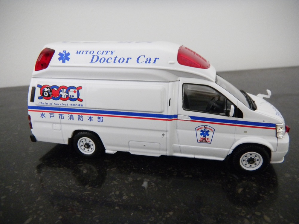 Tomica LV N43 01b Nissan Mito City Doctor Car (3).JPG
