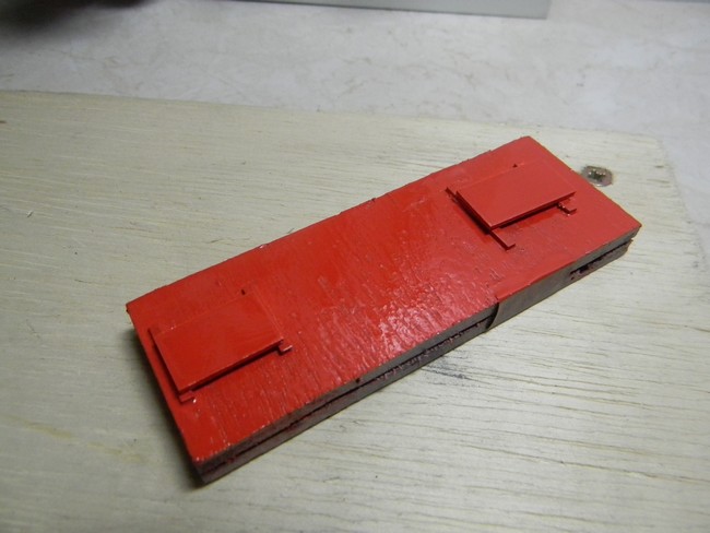 FPT- couche rouge sur marche-pieds.jpg