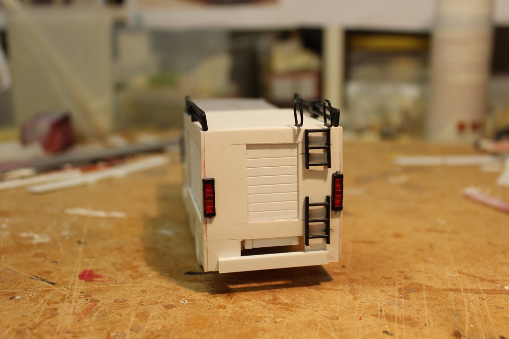 Caisse SIDES + accessoires 002.JPG