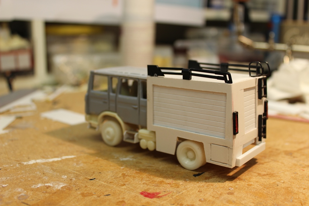Caisse SIDES + accessoires 003.JPG