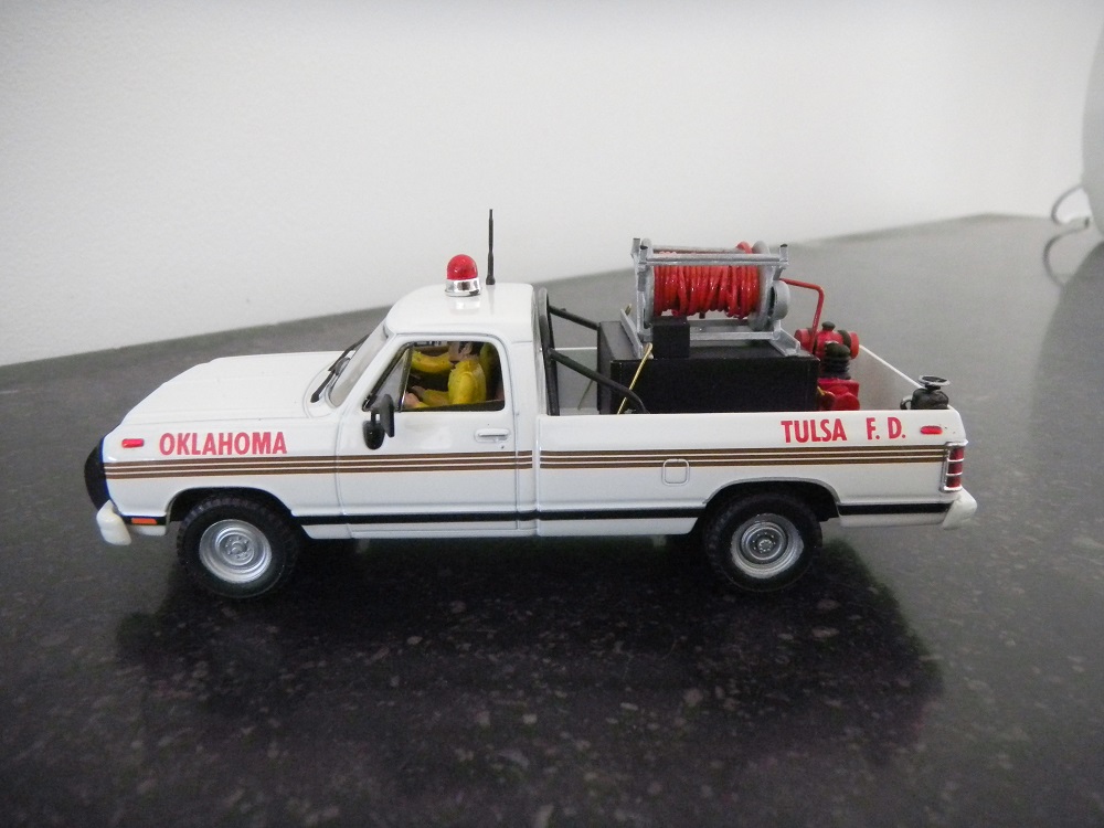 Ixo-Perso Dodge RAM 1985 Brush.JPG