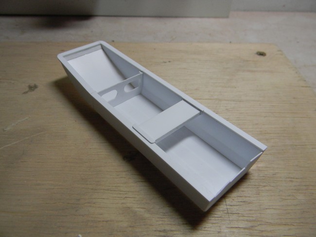 EMB- Présentation assise centrale sur barque 001.jpg