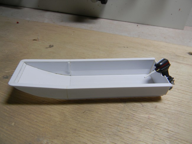 EMB- Présentation moteur sur barque 002.jpg