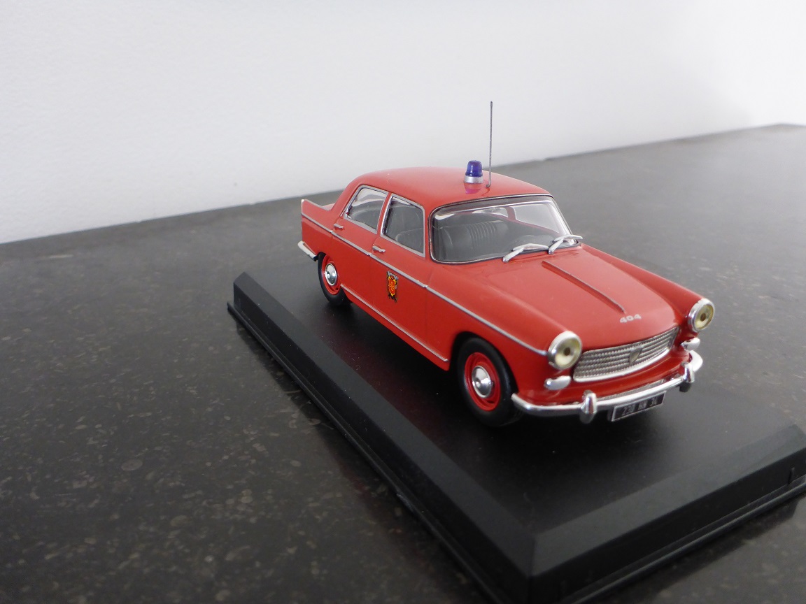 Peugeot 404 VL Sérignan (2).JPG