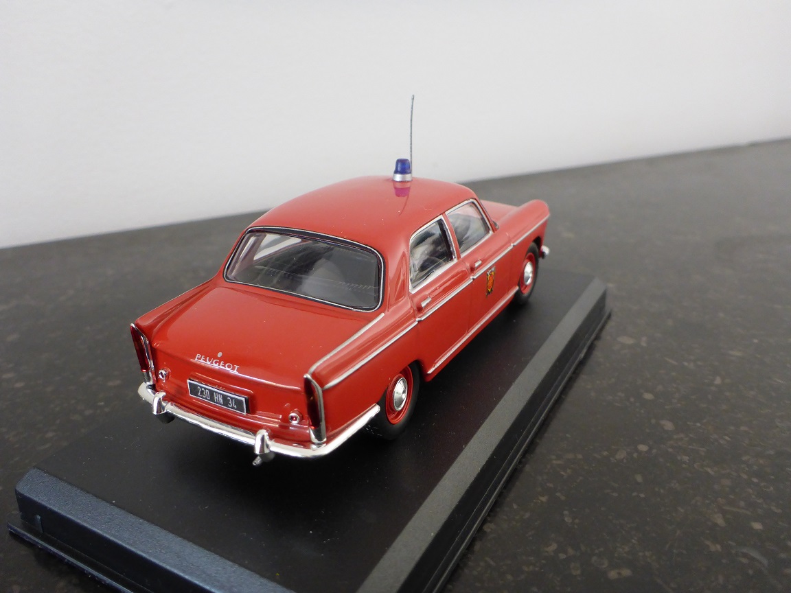 Peugeot 404 VL Sérignan (3).JPG