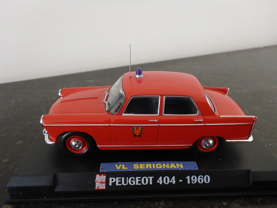 Peugeot 404 VL Sérignan.JPG