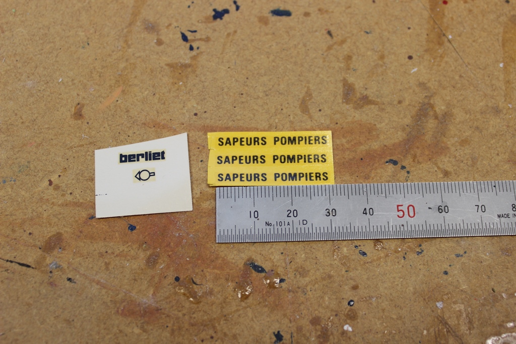 décalcs et figurines 002.JPG