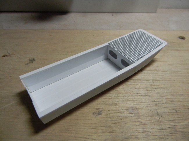 EMB- Présentation plate forme peinte sur barque 002.jpg