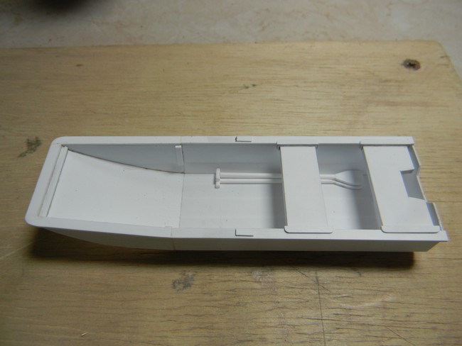 EMB- Rangement pagaies dans barque 001.jpg