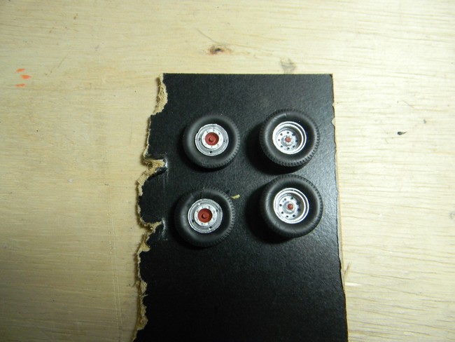 FSD- Remontage pneus et peinture moyeux jantes 001.jpg