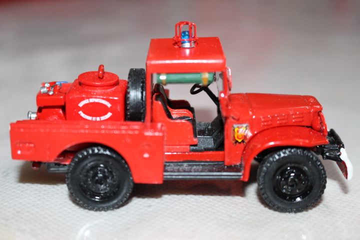 F DODGE 4X4 PEZ coté.jpg