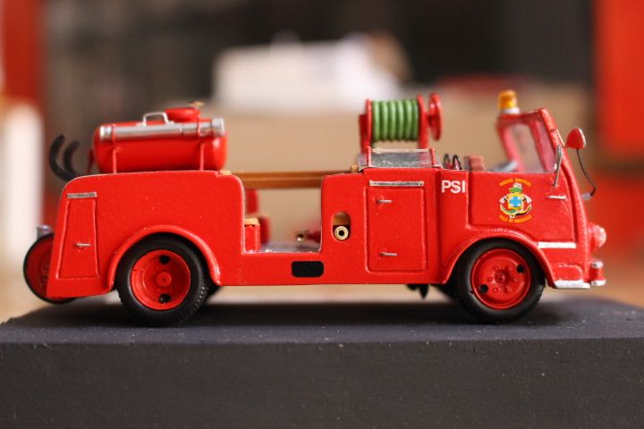 F BERLIET GLA coté g socle.jpg