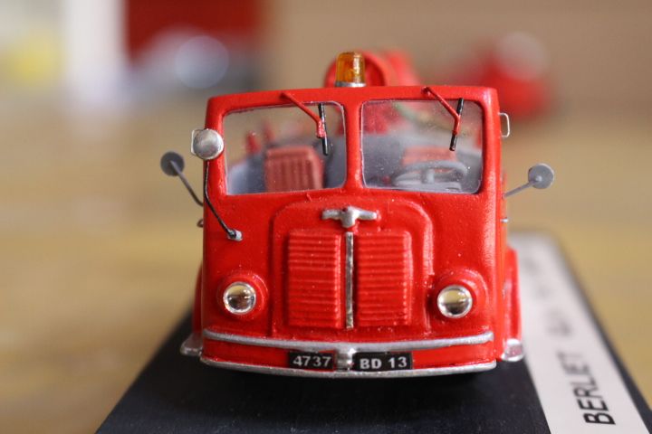 F BERLIET GLA face socle.jpg