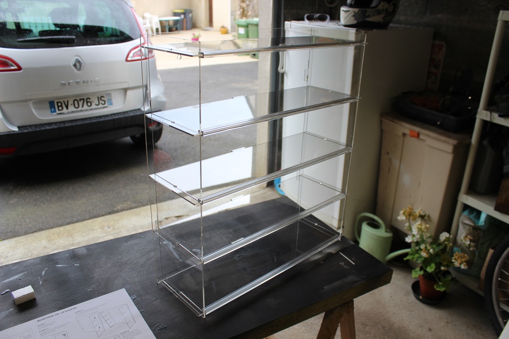 vitrine hachette 002.JPG