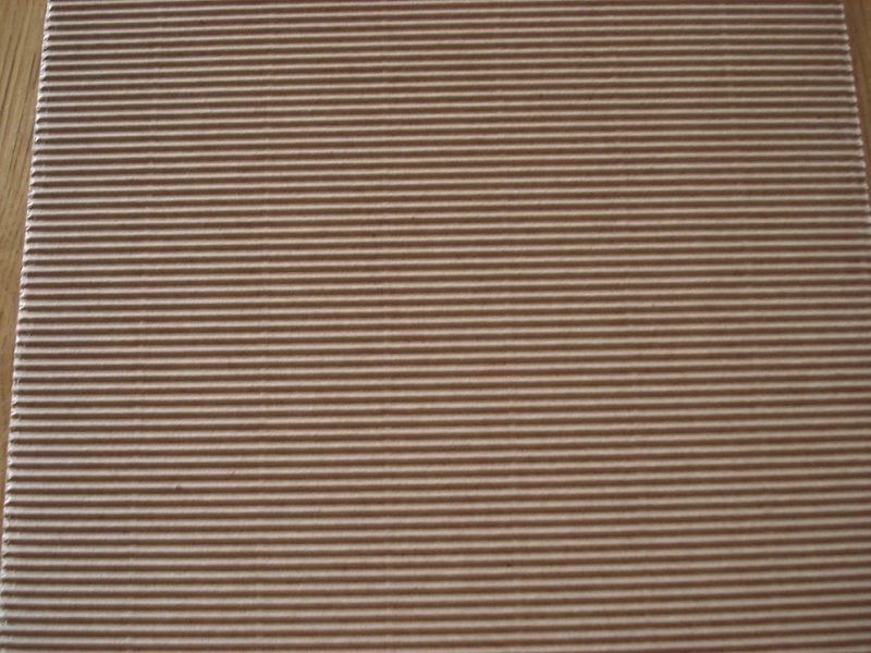 cartonnage-feuille-de-carton-ondule-1085305-dsc01425-cc670_big.jpg