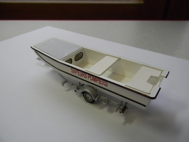 BRS- Collage bande noire et décal latéral avec remorque 002.jpg