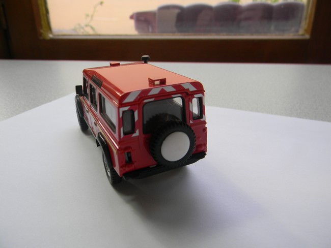 VLHR- Pose chevrons arrière et présentation roue de secours 001.jpg