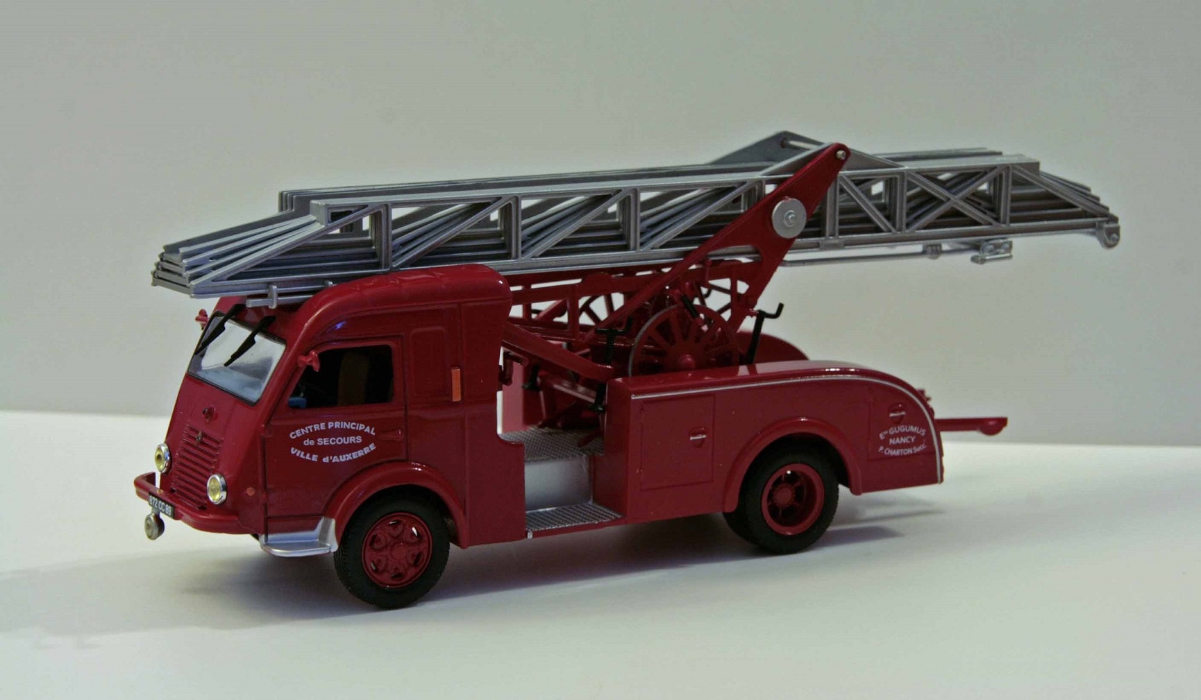 ESP 24 Renault Galion R2168 Gugumus - Ixo 05.jpg