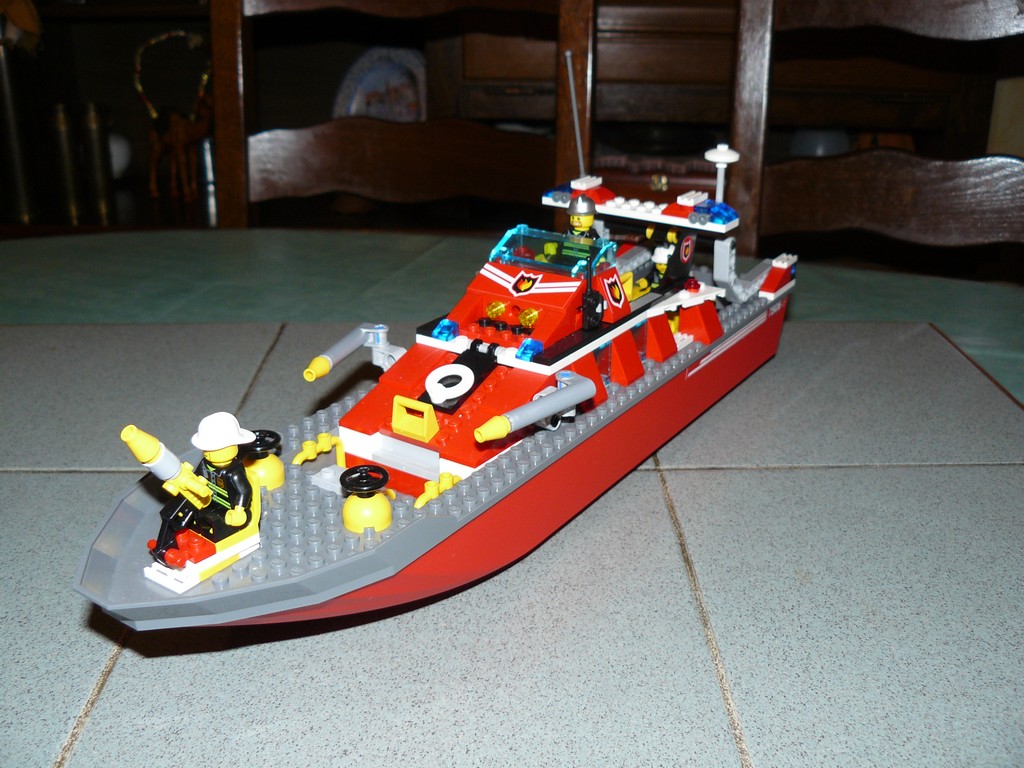 7906 bateau de pompier.JPG