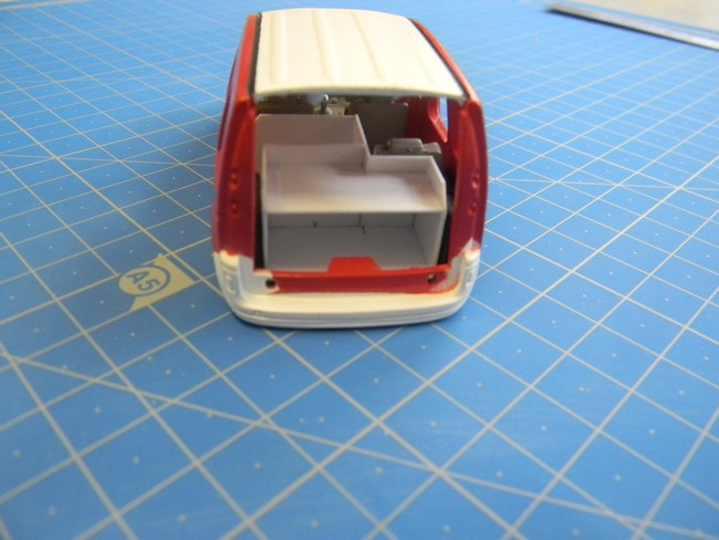 VLSSSM- Pose à blanc compartiments dans habitacle avec carcasse 002.jpg