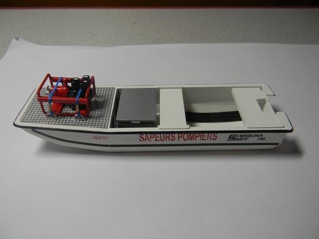 BRS- Pose à blanc caisse peinte dans la barque 001.jpg