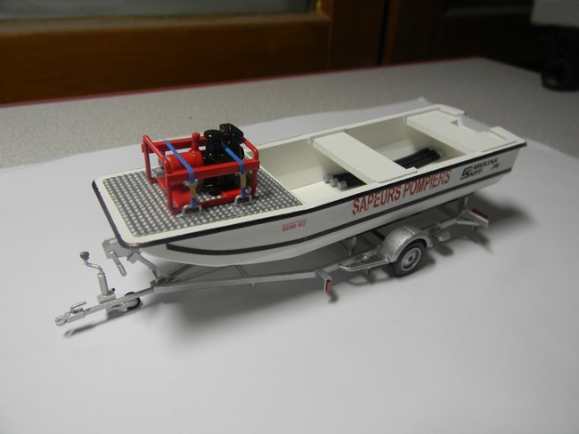 BRS- Pose à blanc barque sur remorque 002.jpg