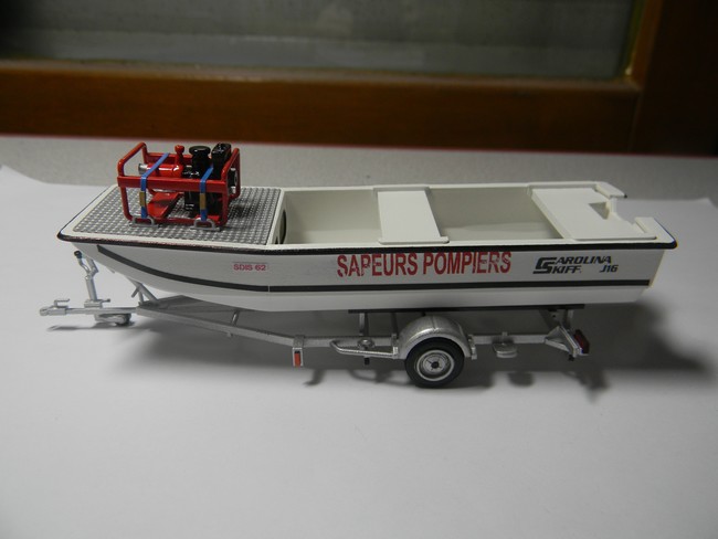 BRS- Pose à blanc barque sur remorque 001.jpg