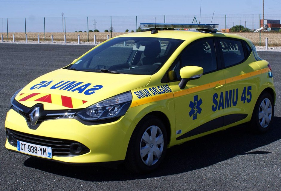 mom121 Renault Clio samu45 + personnage.jpg