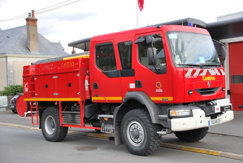 Camion Citerne Rural (CPI Azay sur Cher).JPG