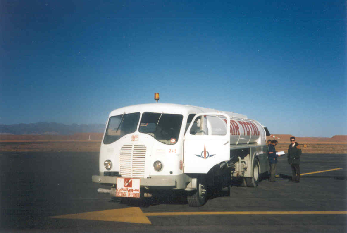 Somua_Petrolier1_Aéroport_Afrique.jpg