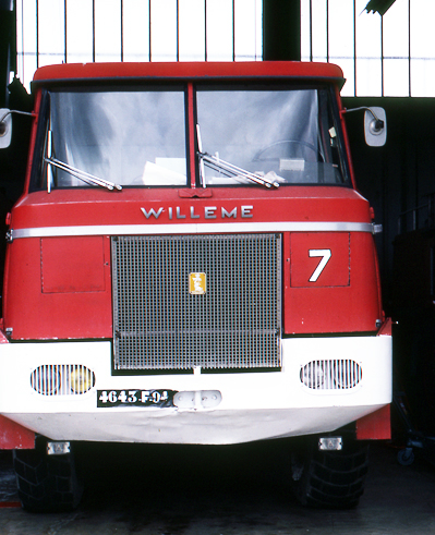 Aéroport d'Orly  Willème ravitailleur 3.jpg