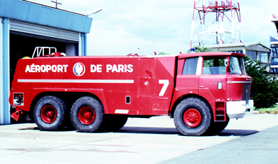 Aéroport d'Orly Willème ravitailleur 2.jpg