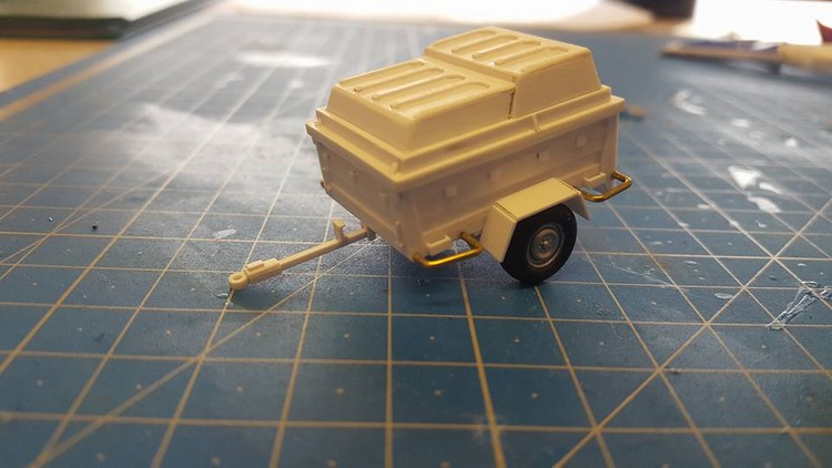 R.Ecl- Pose à blanc garde-boues sur remorque 001.jpg