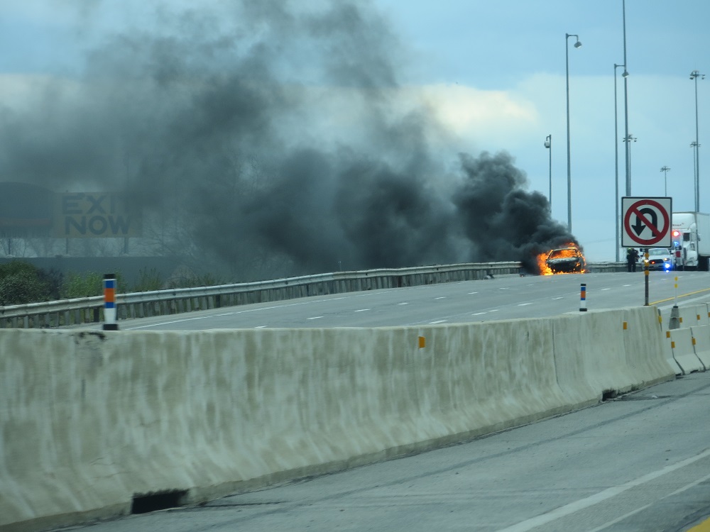 05 01 Feu Autoroute (3).JPG