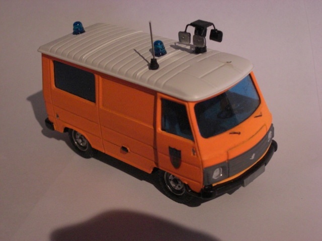 FID PEUGEOT J9 orange c.jpg