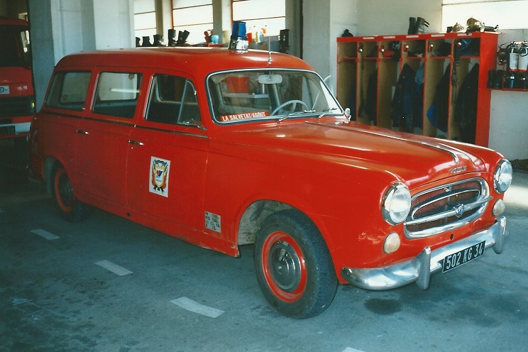 KG 502 Peugeot 403 Break La Salvetat 1.jpg