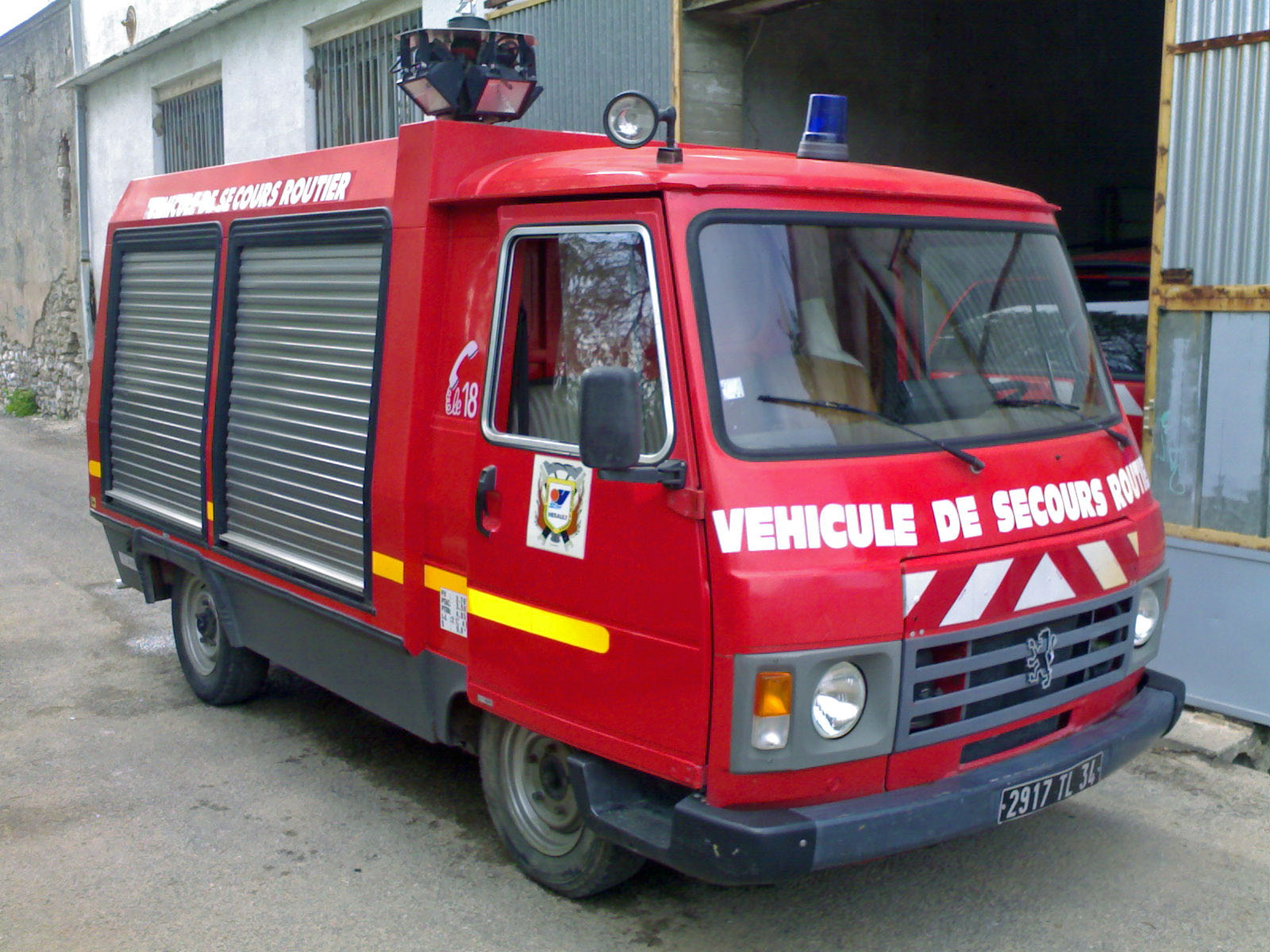 TL 2917 VSR Peugeot J9 Sides Servian (1).jpg