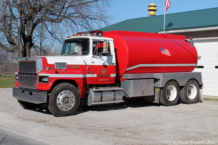 Ford LTL9000 Tanker.jpg